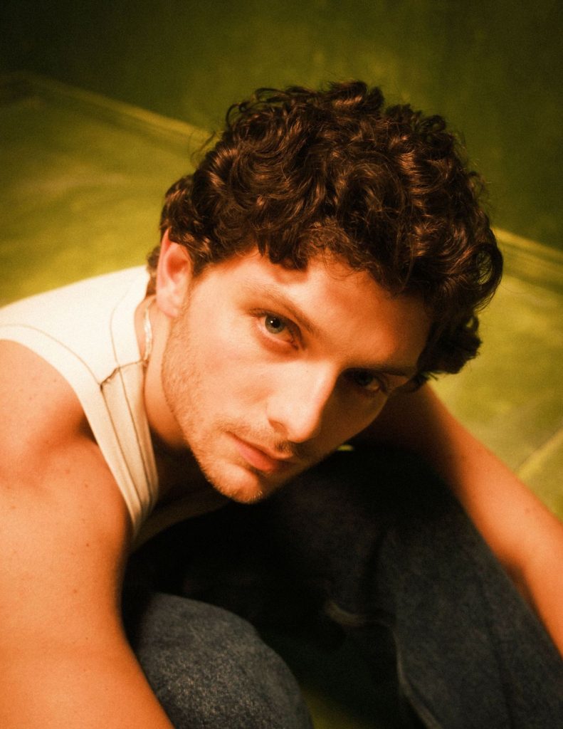 “4 Paredes” el poderoso regreso de Gregorio al pop latino - Spotlight Latam 2